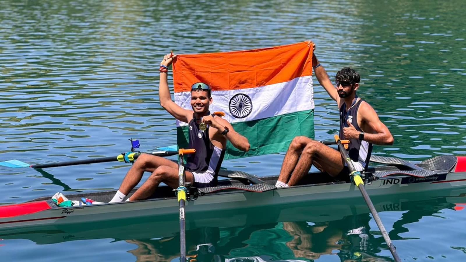 विश्व रोइंग कप ,भारतीय रोइंग खिलाड़ियों लक्ष्य और उज्ज्वल कुमार सिंह ने पहला स्वर्ण पदक दिलाया