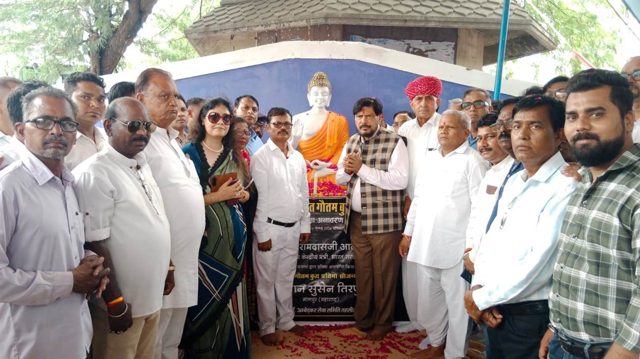केंद्रीय सामाजिक न्याय एवं अधिकारिता राज्य मंत्री ने आबूरोड में बुद्ध प्रतिमा का किया अनावरण