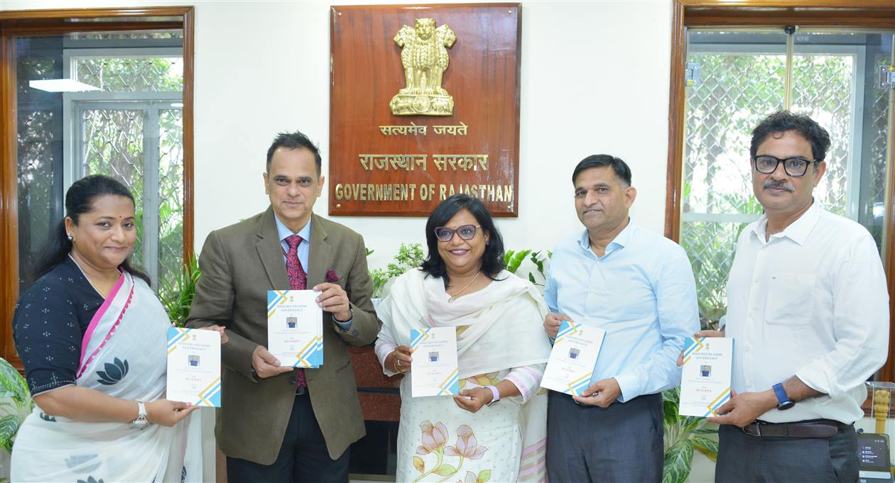 मुख्य सचिव ने सुशासन संबंधी भाषणों के संकलन का किया विमोचन